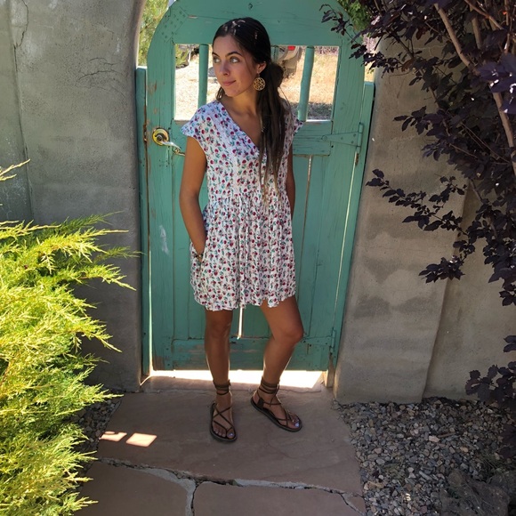 Dresses & Skirts - 🛍White Floral Print Dress